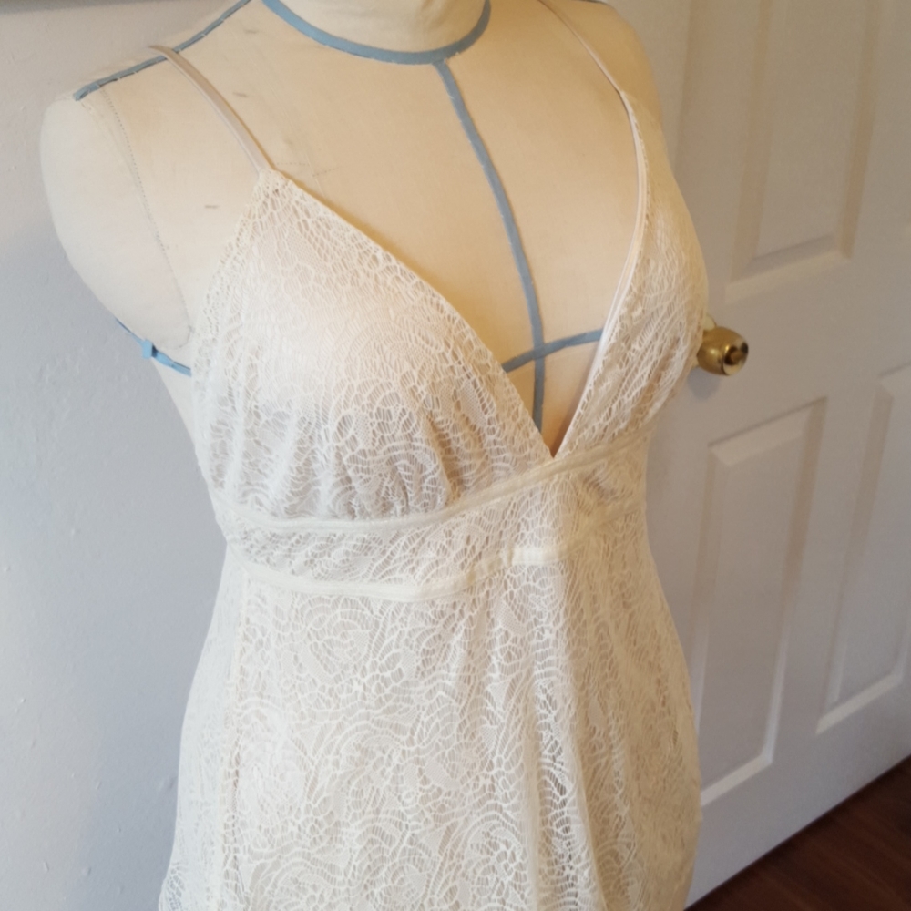 Lace Cream Tank - Picture 2 of 5